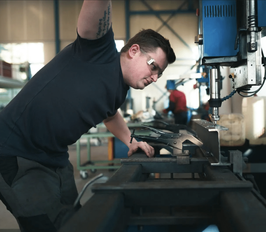 Bewirb dich bei Willi Stahlteile, wenn du gerne nach klaren Strukturen arbeitest, ein Teamplayer bist und Lust auf einen sicheren Job hast.